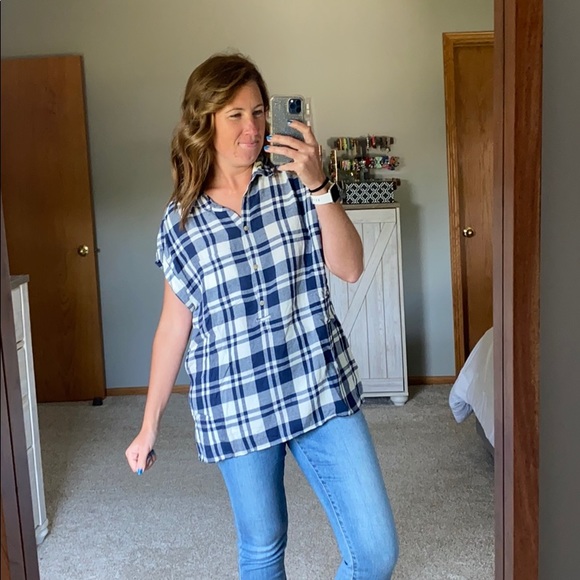 American Eagle Super soft Plaid short sleeve shirt - Picture 3 of 8